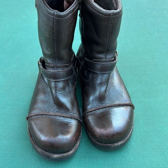UGG Australia Rockville II Brown Distressed Biker Boots big boys Size 5M - Picture 1 of 10